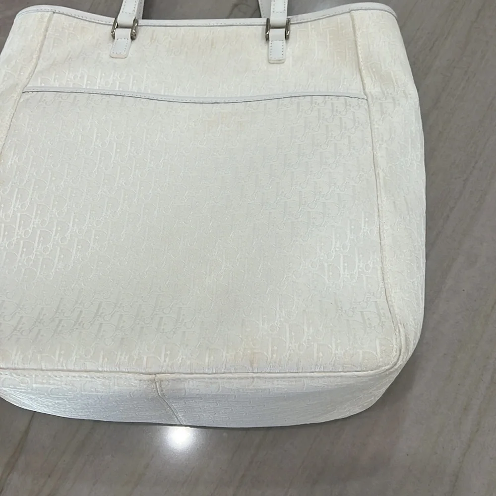 Beautiful Christian Dior tote trotter bag with authenticity card and dust bag - Picture 3 of 9